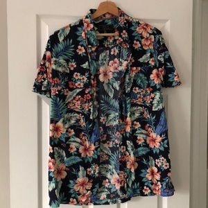 FOREVER 21 - Floral Print Button Down Shirt